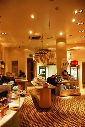Carluccio's - Carluccio's Interior