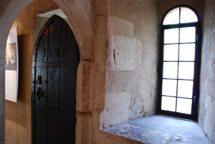 Neathouse Place - 17th Century Door Inside The Jewel Tower
