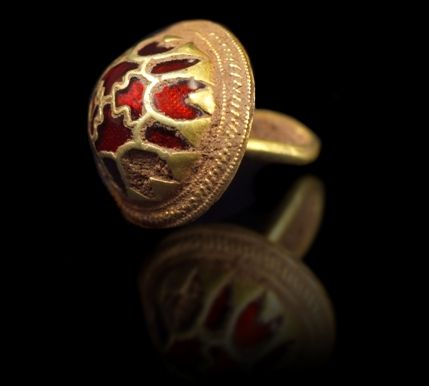 The Staffordshire Hoard: Dr Kevin Leahy Lecture - NLM 675 - gold and garnet scabbard boss fitting, Birmingham Museum and Art Gallery