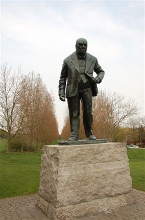 West Avenue - Statue Of Winston Churchill On Woodford Green