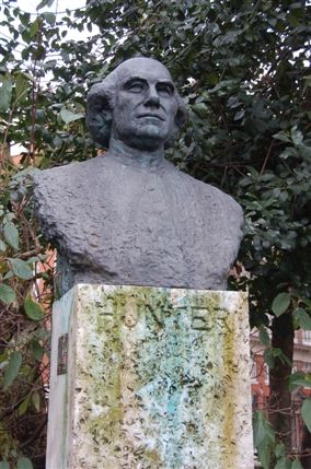 Lincoln's Inn Fields - Bust Of The 18th Century Surgeon John Hunter