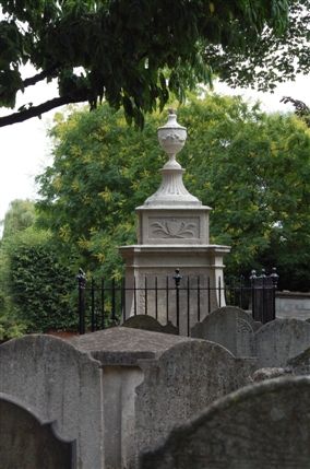 Upton Road - St Nicholas's Church Burial Place Of Willam Hogarth