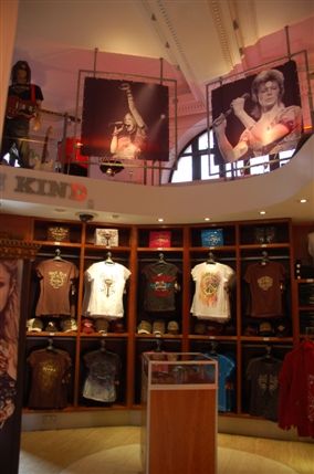 Kinnerton Place South - Hard Rock Cafe Store