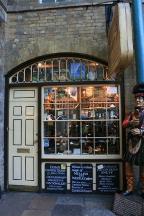 Segar & Snuff Parlour