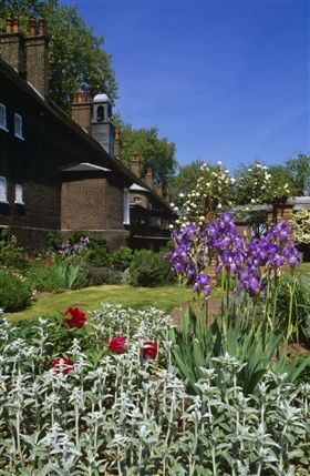 Geffrye Museum - Geffrye Edwardian garden photographed by Sunniva Harte