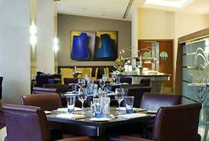 Mirrors Restaurant & Bar