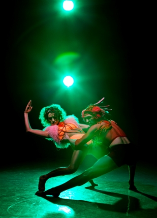 Rambert Dance Company: What Wild Ecstasy - Photographer: Eric Richmond. Dancers: Jon Savage and Julia Gillespie