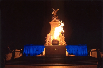 The Queen's Diamond Jubilee Beacons - The Queen's Golden Jubilee Beacon at Buckingham Palace, 4th June 2002 The Queen's Diamond Jubilee Beacons - The Queen's Golden Jubilee Beacon at Buckingham Palace, 4th June 2002