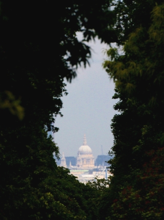 Richmond Park - View of St Paul’s Cathedral from King Henry’s Mound - © Giles Barnard Richmond Park - View of St Paul’s Cathedral from King Henry’s Mound - © Giles Barnard