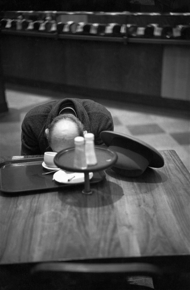 Cartier-Bresson: A Question Of Colour - Brooklyn, New York, 1947 © Henri Cartier-Bresson/Magnum Photos, Courtesy Fondation Henri Cartier-Bresson Image from LondonTown.com Cartier-Bresson: A Question Of Colour - Brooklyn, New York, 1947 © Henri Cartier-Bresson/Magnum Photos, Courtesy Fondation Henri Cartier-Bresson