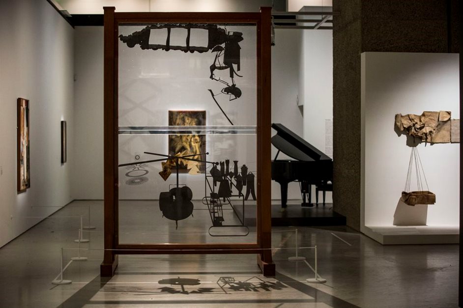 Dancing around Duchamp - photo by Felix Clay