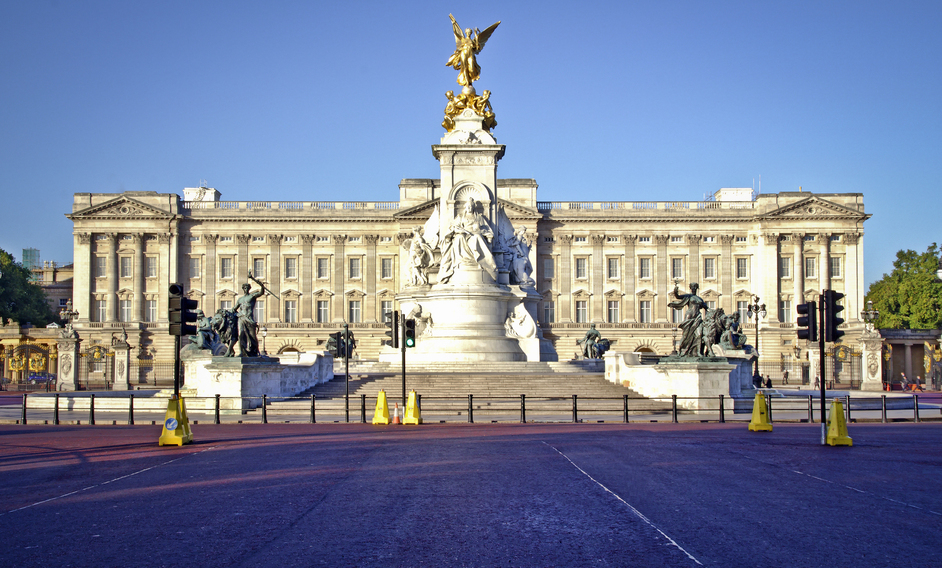 Buckingham Palace and Extended Stonehenge Tour
