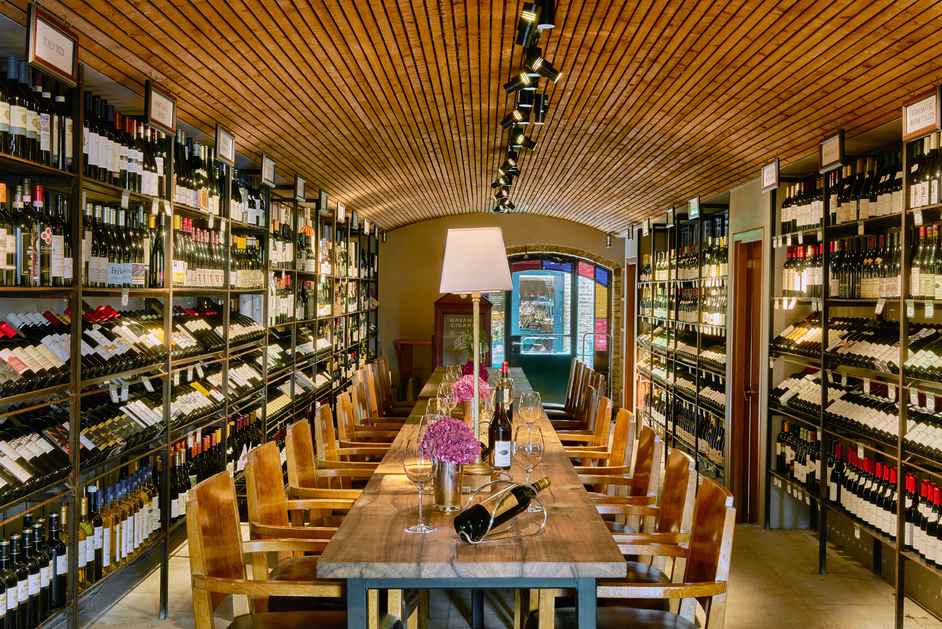 Le Pont de la Tour - Cellar - Wine Tasting
