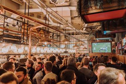 Westwood Sports Pub And Kitchen In London Nearby Hotels Shops And Restaurants Londontown Com
